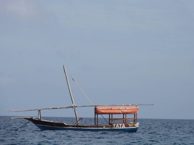 Традиционная лодка жителей острова Занзибар.