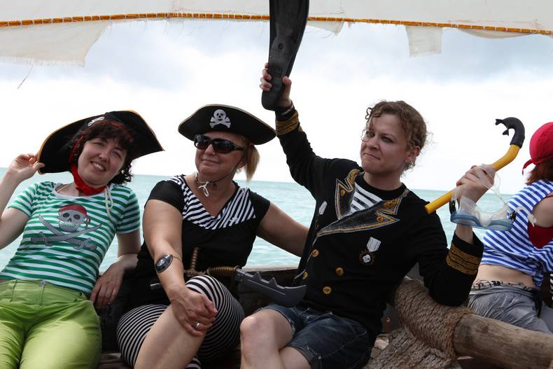 Гуляй Пират...