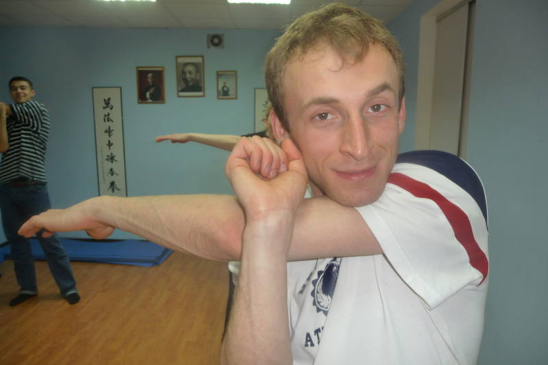 ЗА душился!