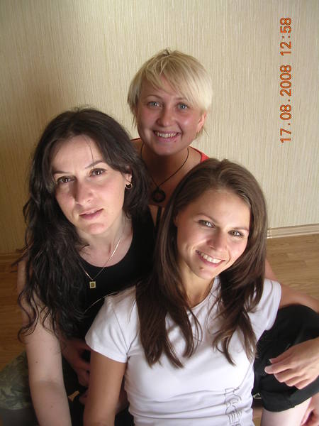 Три красотки под окном! 6 группа!