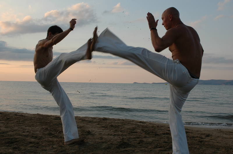 Капоэйра на закате. Привычное дело. Греция 2008 сентябрь