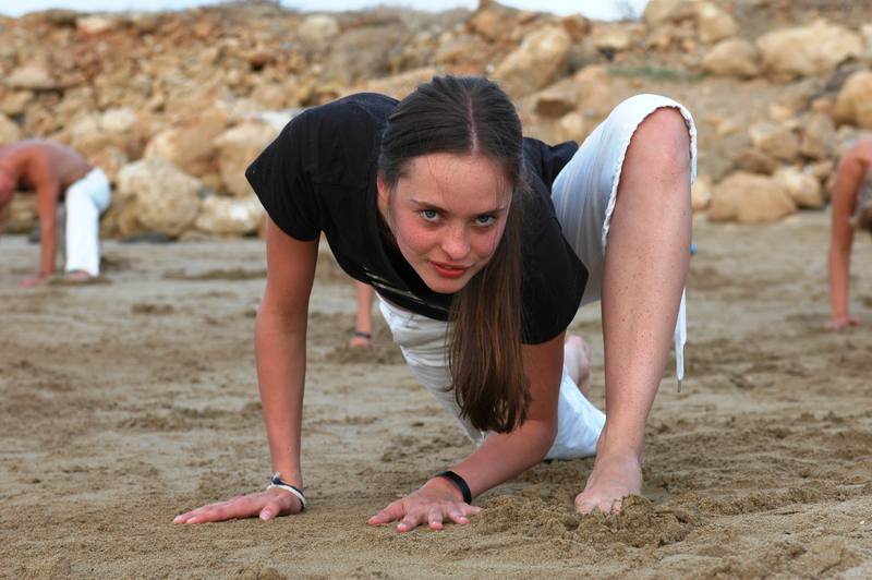 Красиво... гнется...Греция 2008 сентябрь