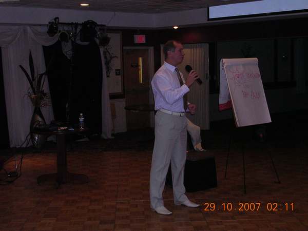 Я вам в сотый раз говорю, улыбнитесь!